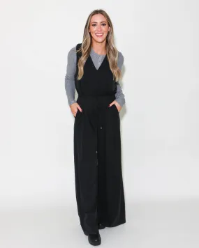 BLACK SLEEVELESS JUMPSUIT