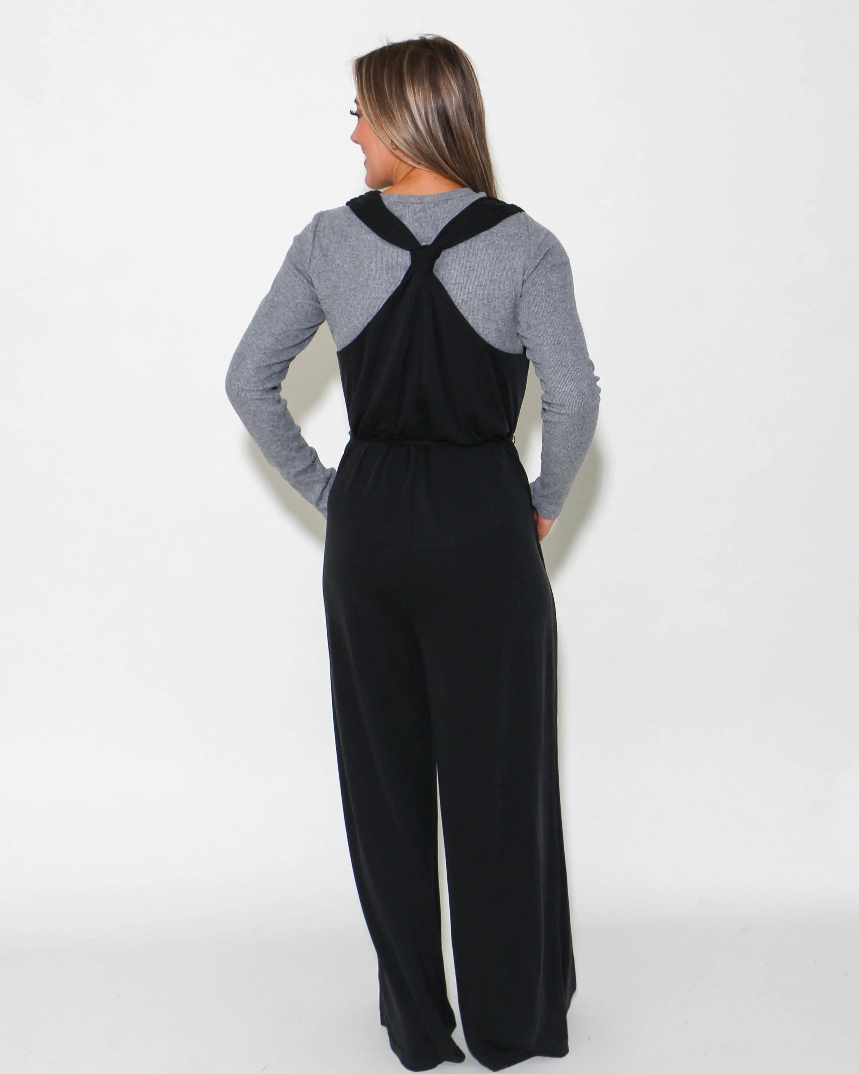 BLACK SLEEVELESS JUMPSUIT