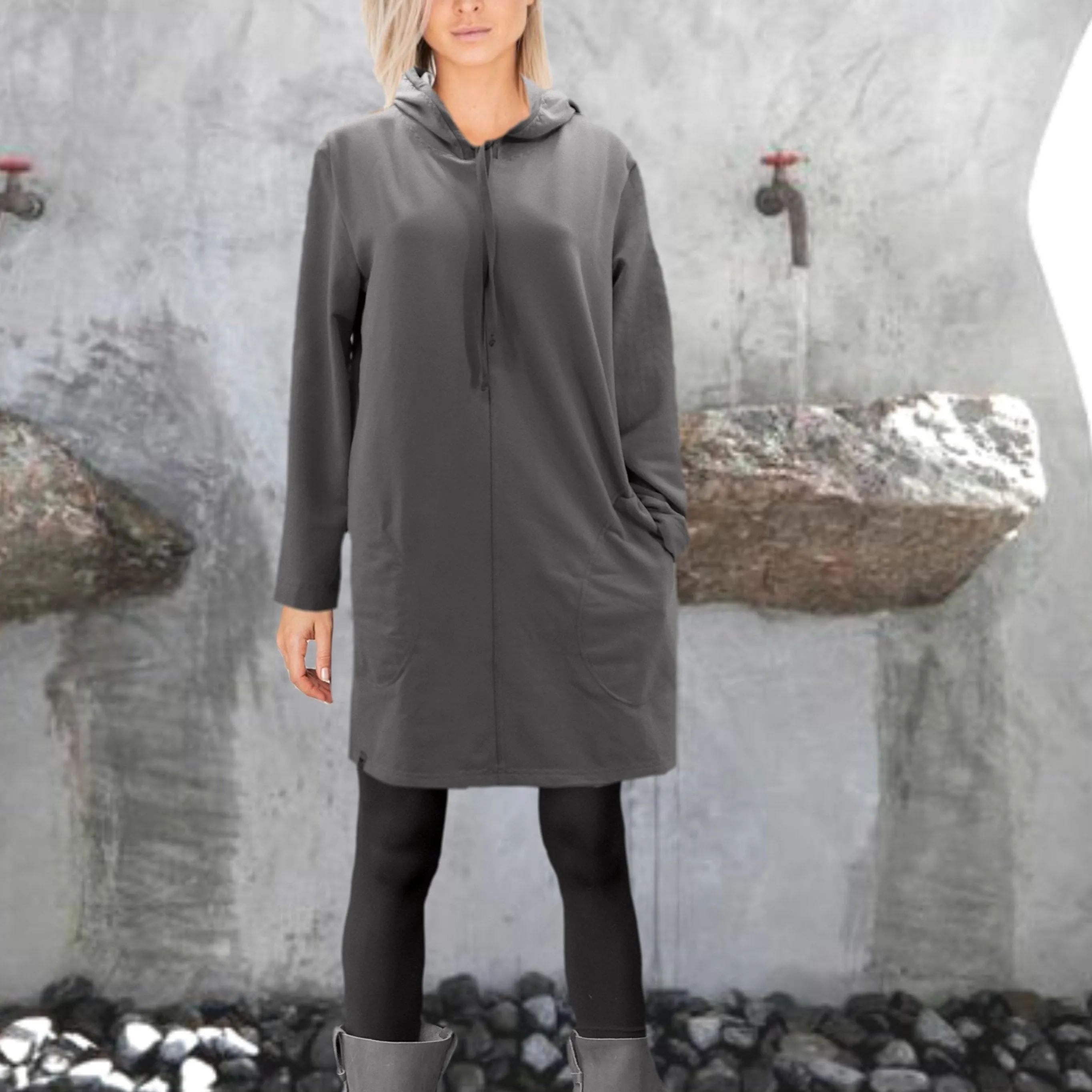 Sweater jurk gemaakt van soft sweat bio katoen/ Sweater dress made of soft brushed organic cotton