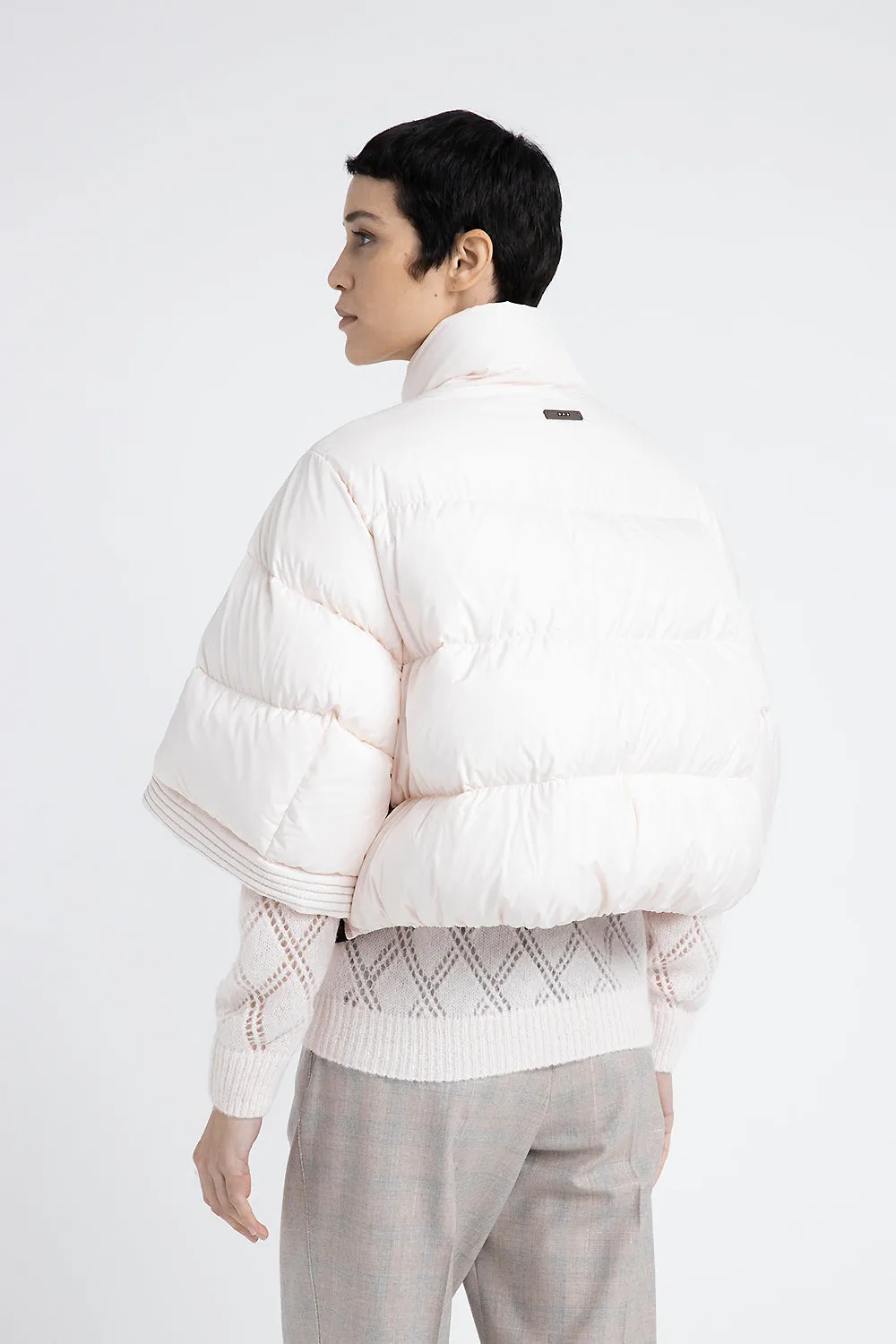 Three-quarter-sleeved drip-proof short down jacket