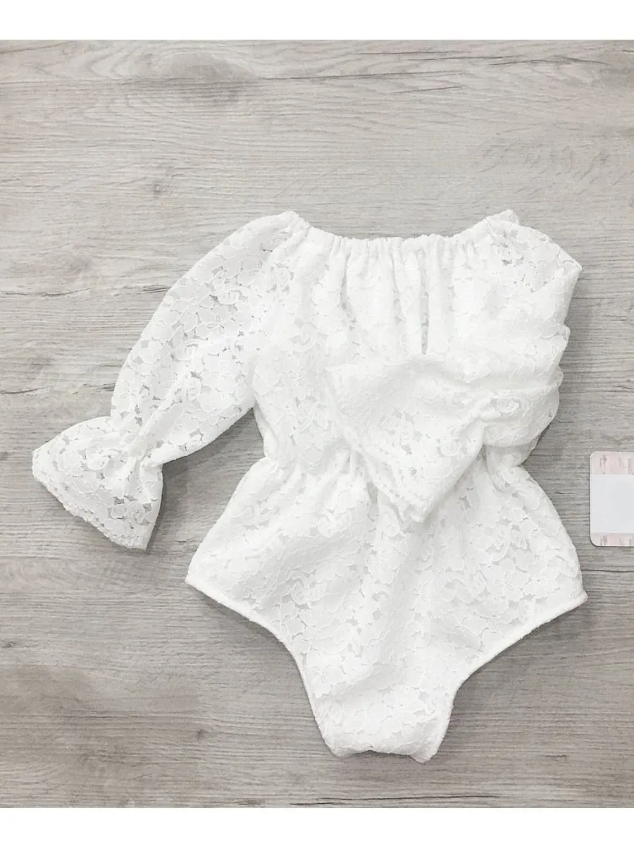 Trendy Baby Girl Flared Sleeve Pierced Flower Bodysuit