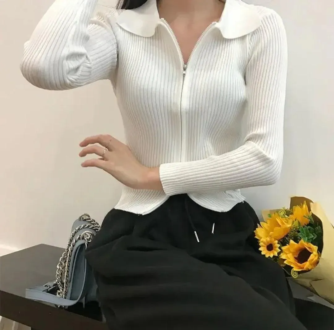 Woman's Knitted Cardigan